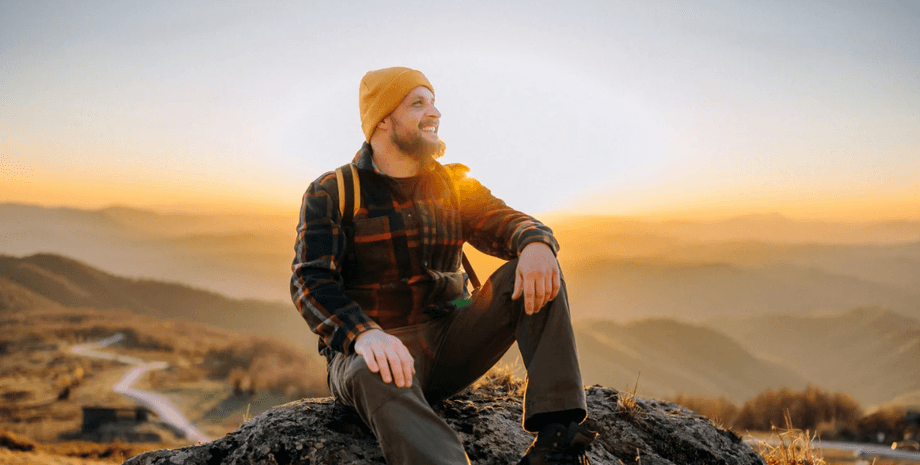 Σύντομες διαλείμματα κίνησης για να διατηρήσετε τη δραστηριότητα και τη συγκέντρωσή σας